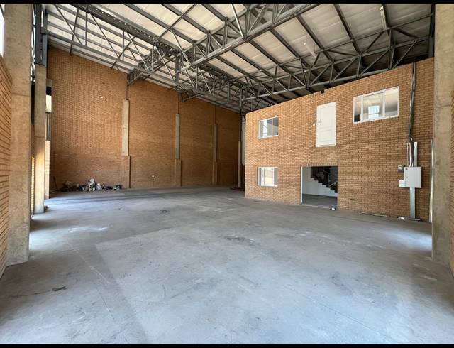 585M² WAREHOUSE TO LET IN LASER PARK